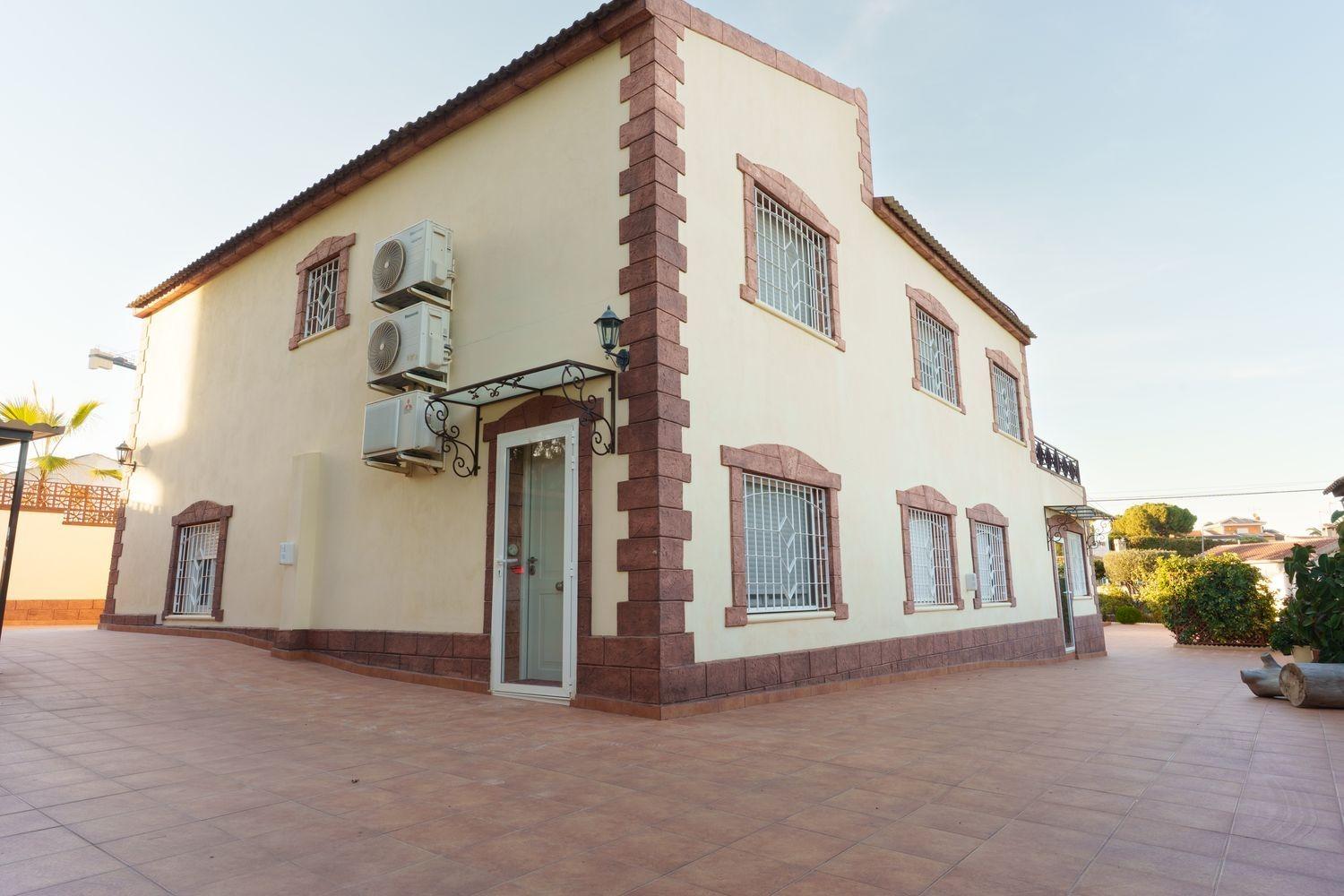 7 Bed, 4 Bath, HouseFor Sale, Torrevieja, Alicante