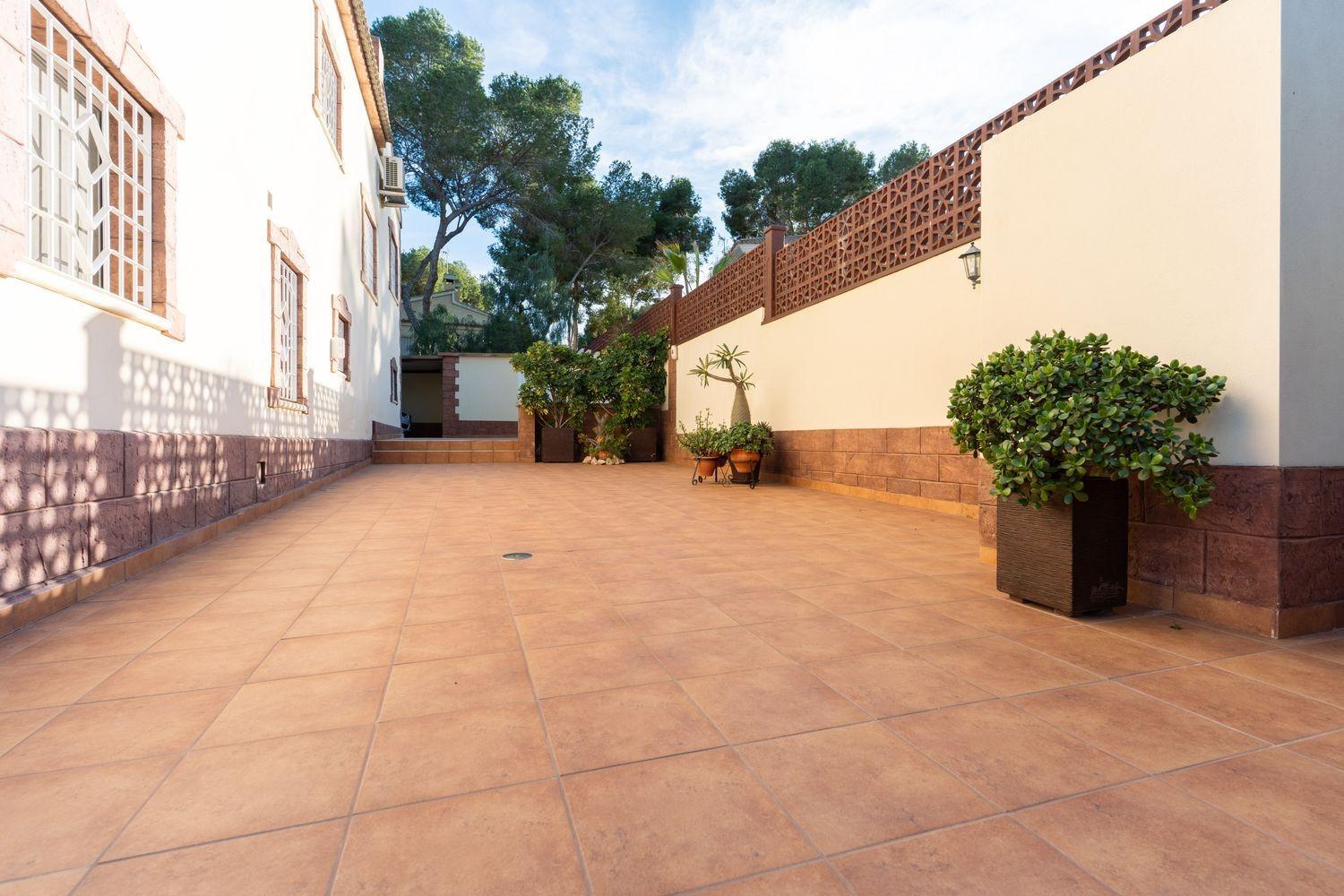 7 Bed, 4 Bath, HouseFor Sale, Torrevieja, Alicante