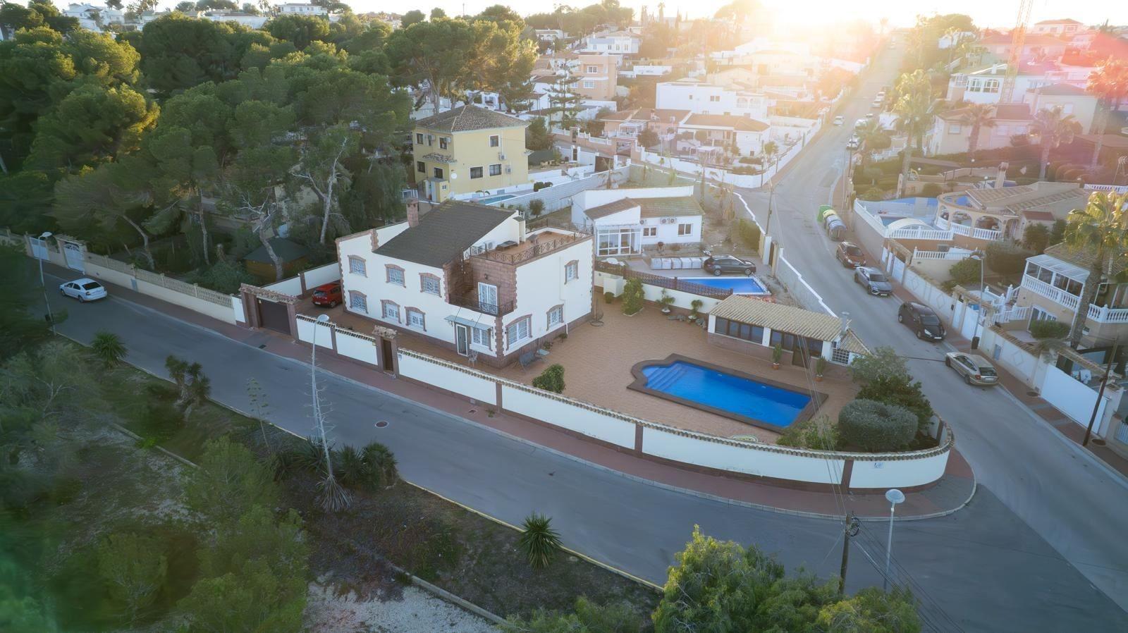 7 Bed, 4 Bath, HouseFor Sale, Torrevieja, Alicante