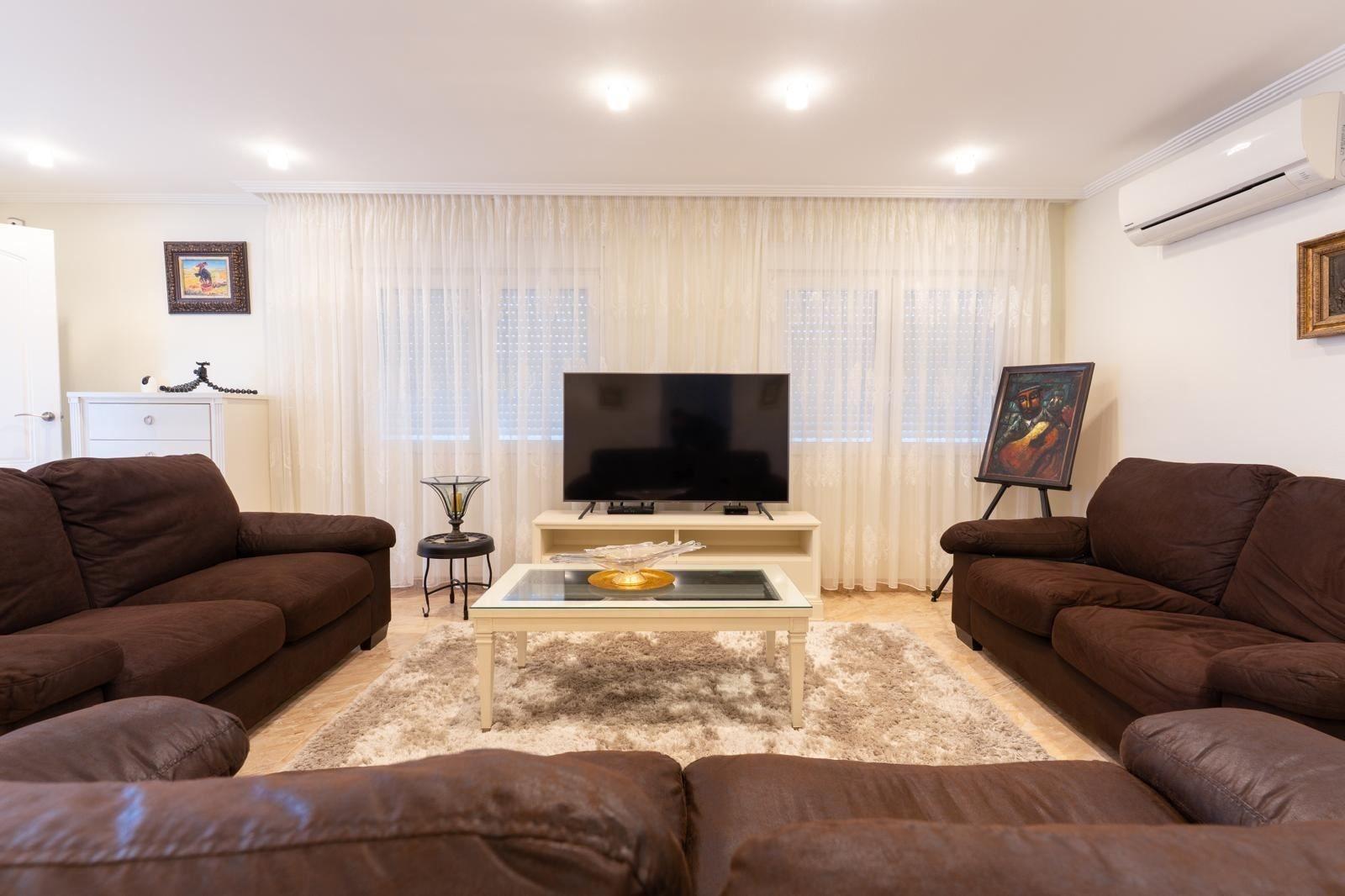 7 Bed, 4 Bath, HouseFor Sale, Torrevieja, Alicante