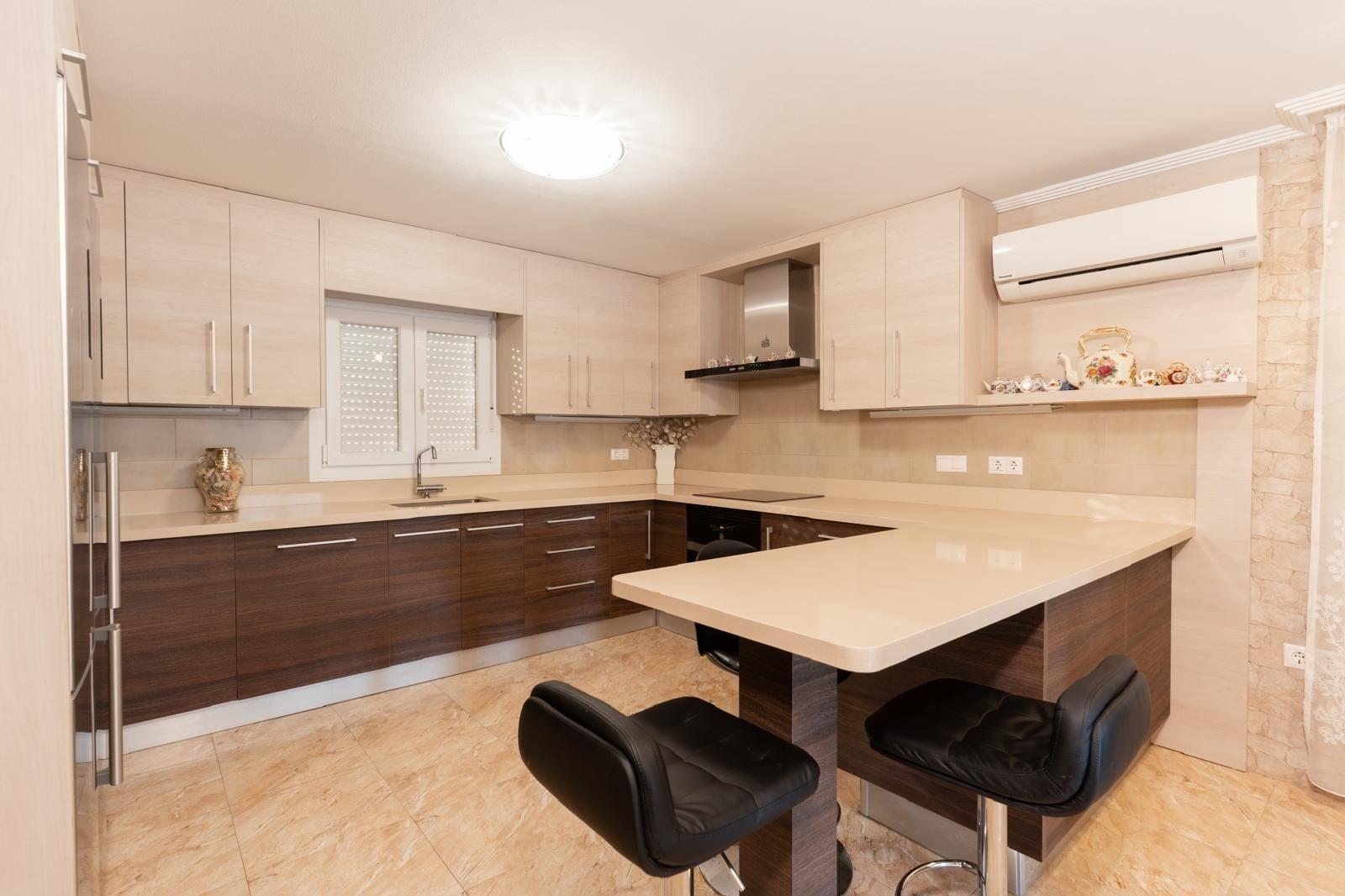 7 Bed, 4 Bath, HouseFor Sale, Torrevieja, Alicante