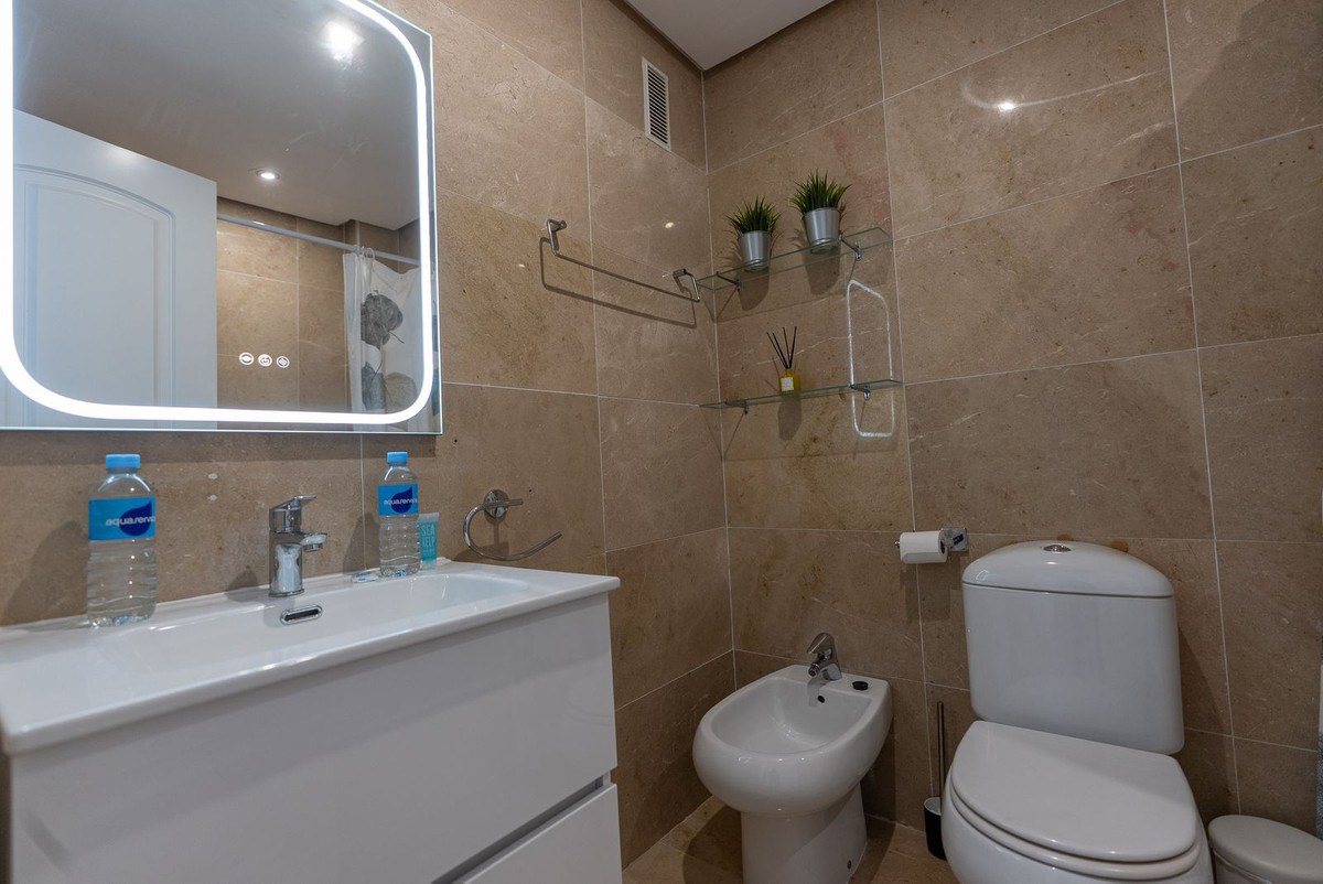 2 Bed, 2 Bath, ApartmentFor Sale, La Duquesa, Malaga