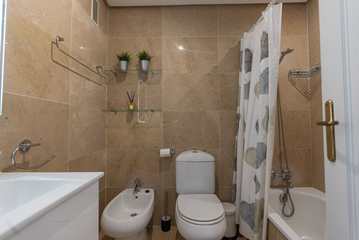 2 Bed, 2 Bath, ApartmentFor Sale, La Duquesa, Malaga