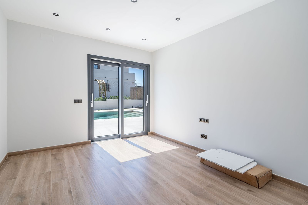 3 Bed, 3 Bath, HouseFor Sale, Estepona, Malaga