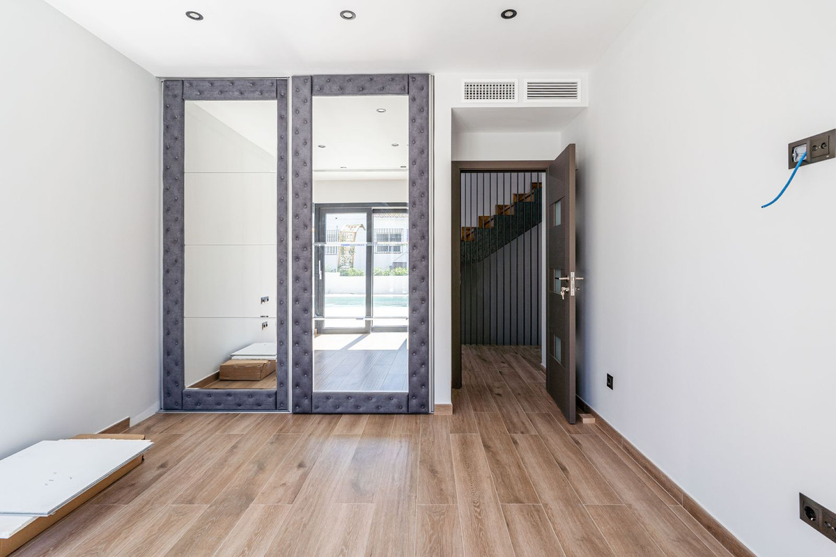 3 Bed, 3 Bath, HouseFor Sale, Estepona, Malaga