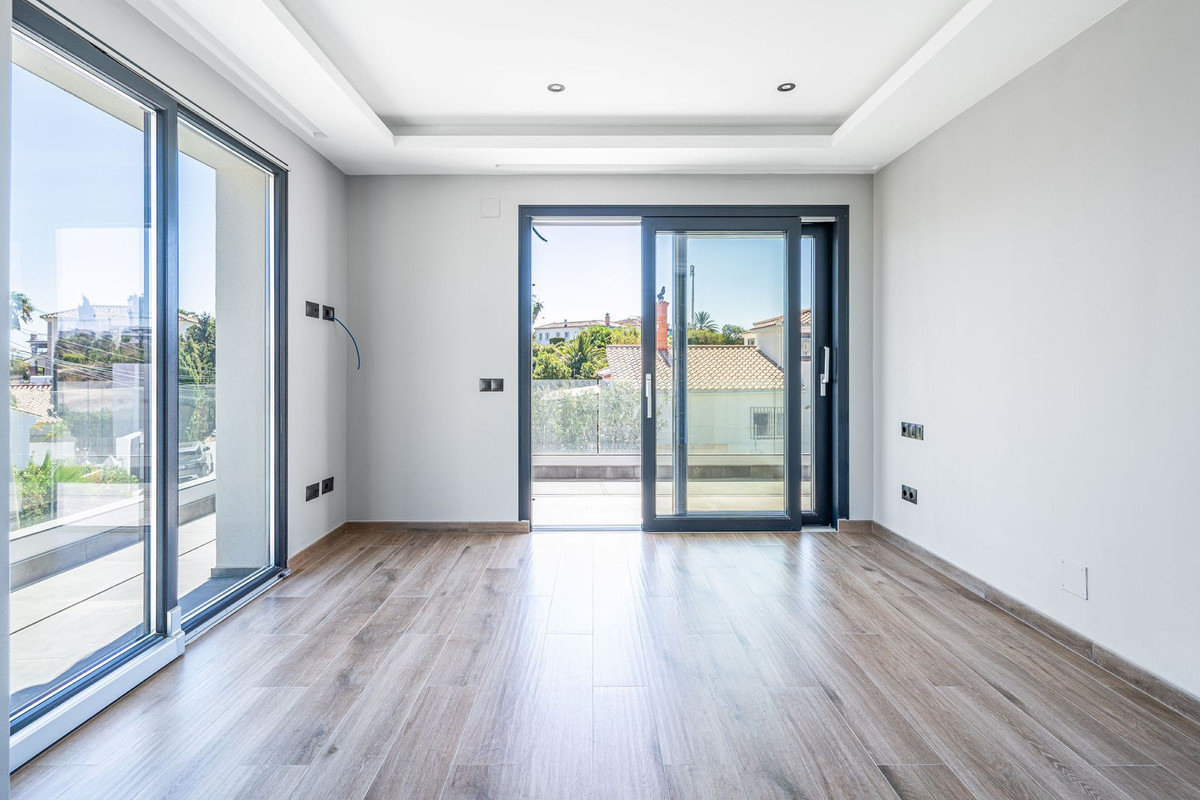 3 Bed, 3 Bath, HouseFor Sale, Estepona, Malaga