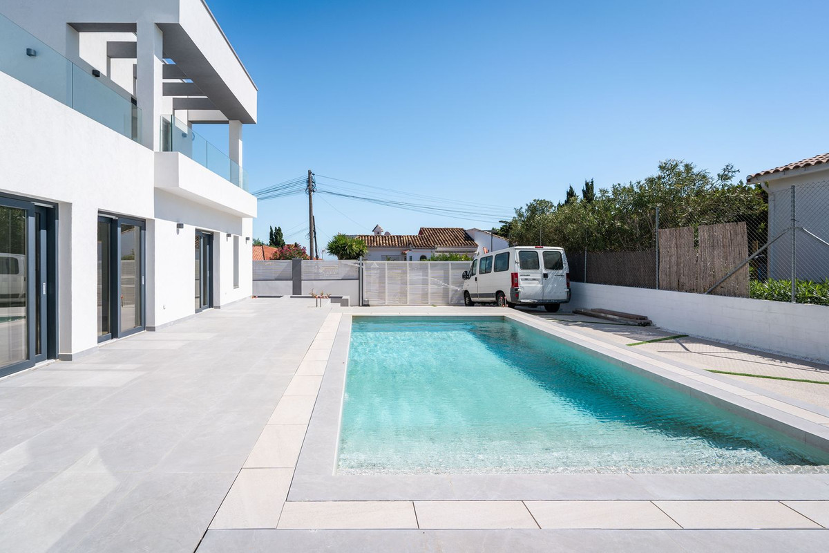 3 Bed, 3 Bath, HouseFor Sale, Estepona, Malaga