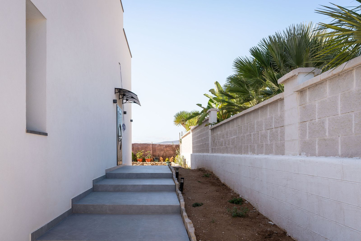 3 Bed, 3 Bath, HouseFor Sale, Estepona, Malaga