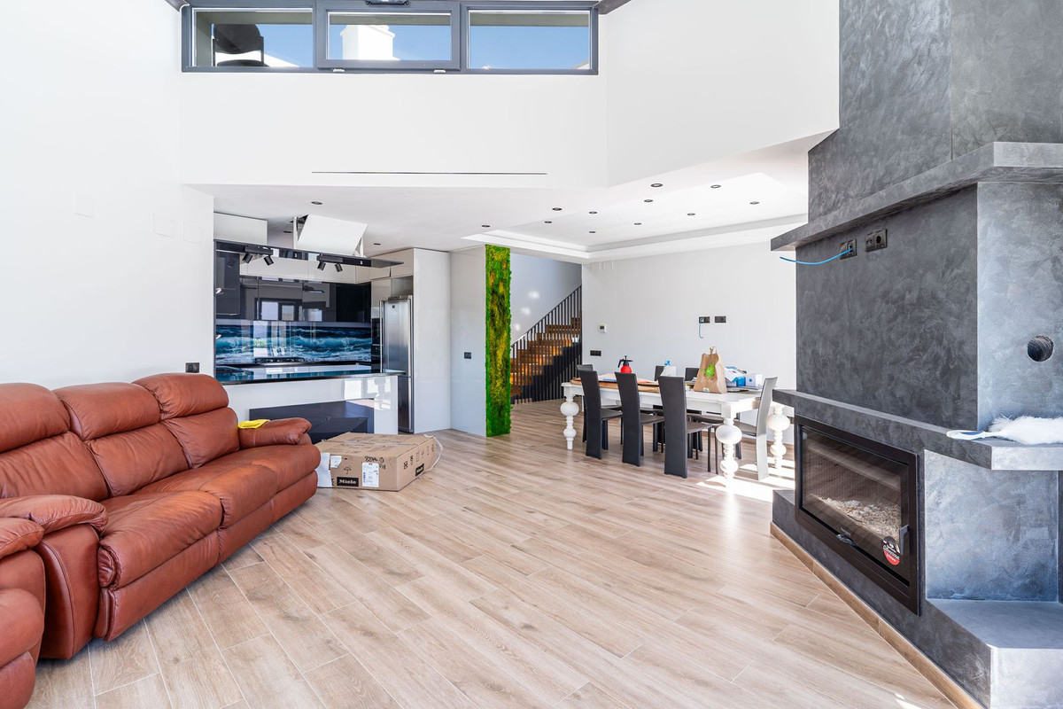 3 Bed, 3 Bath, HouseFor Sale, Estepona, Malaga