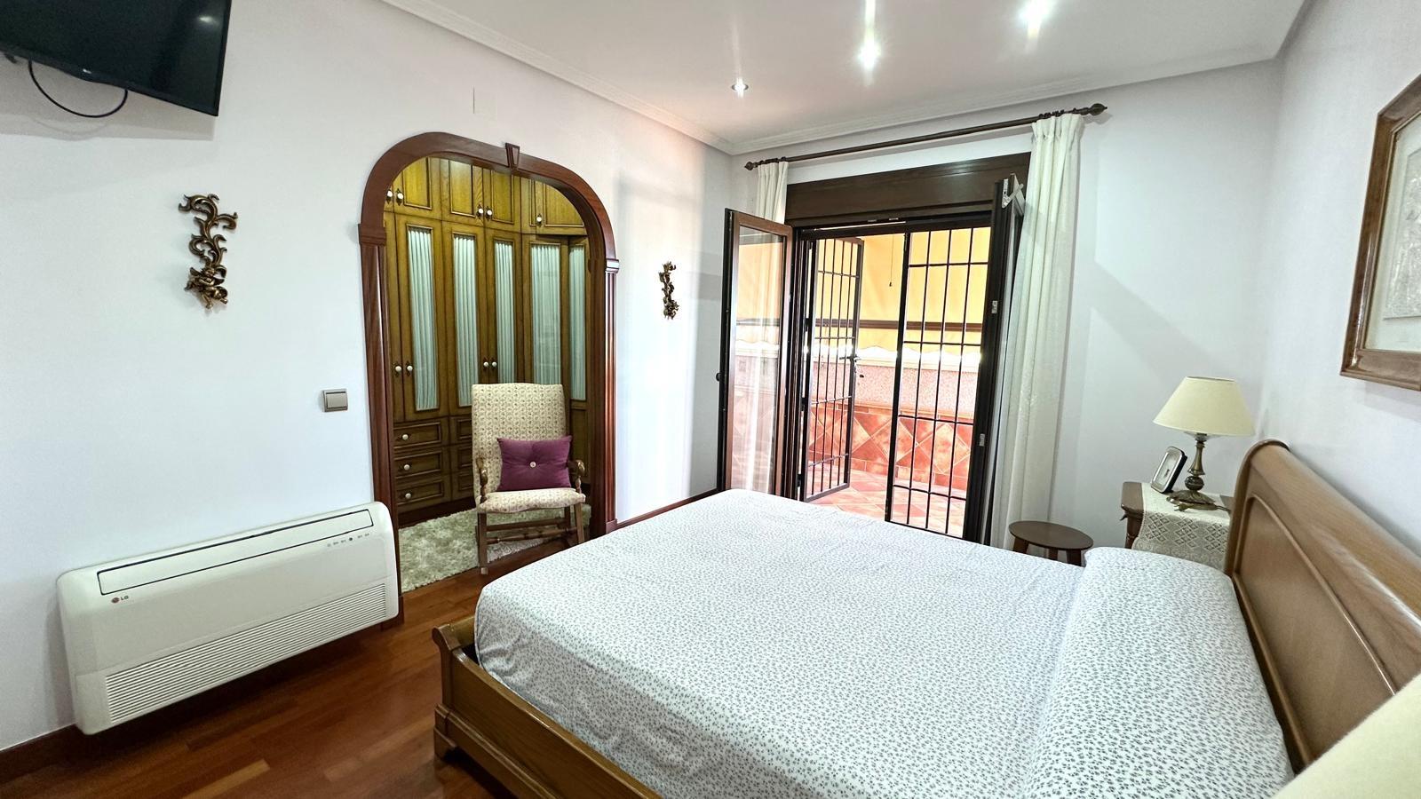 4 Bed, 3 Bath, HouseFor Sale, Torrevieja, Alicante