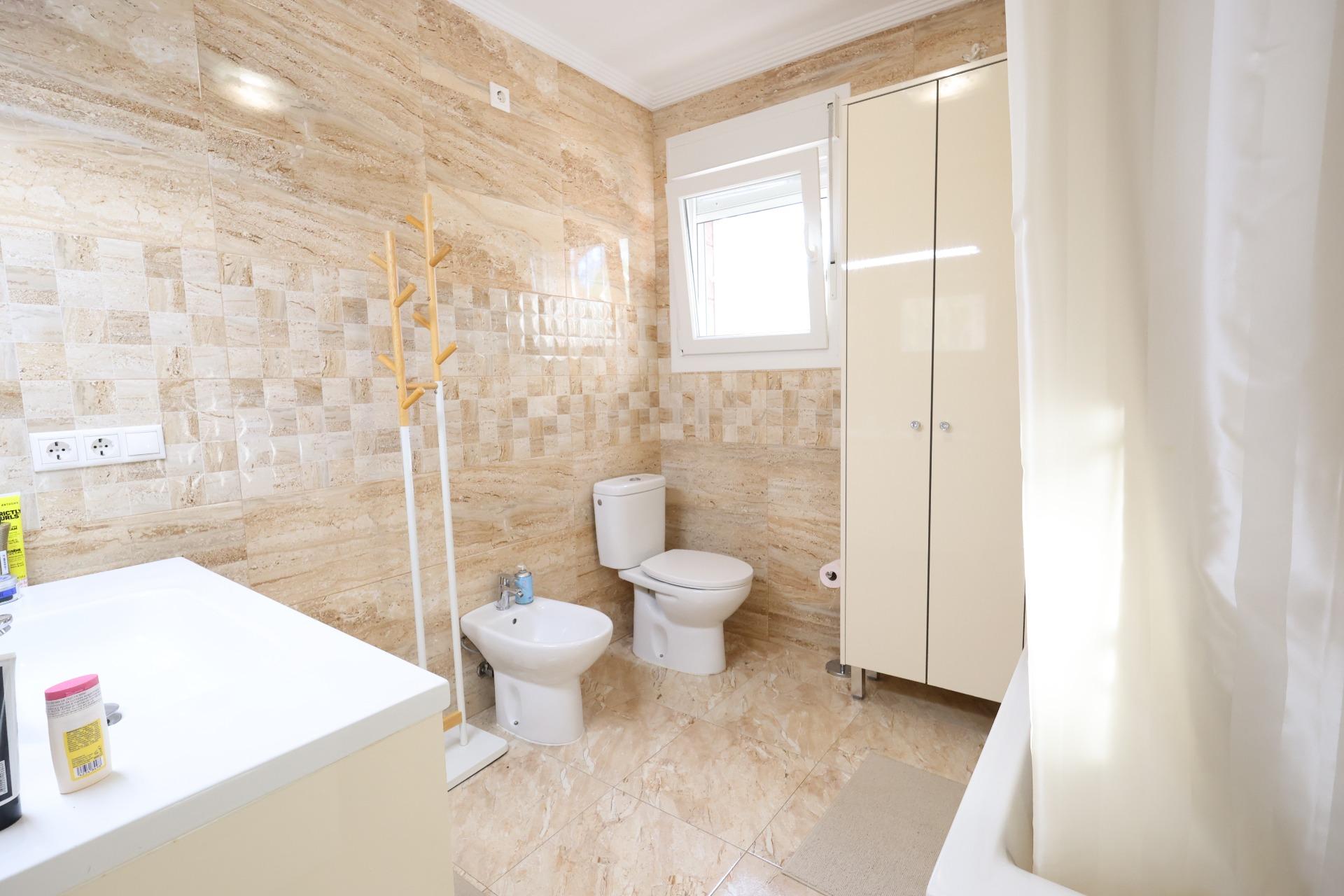 5 Bed, 3 Bath, HouseFor Sale, Torrevieja, Alicante