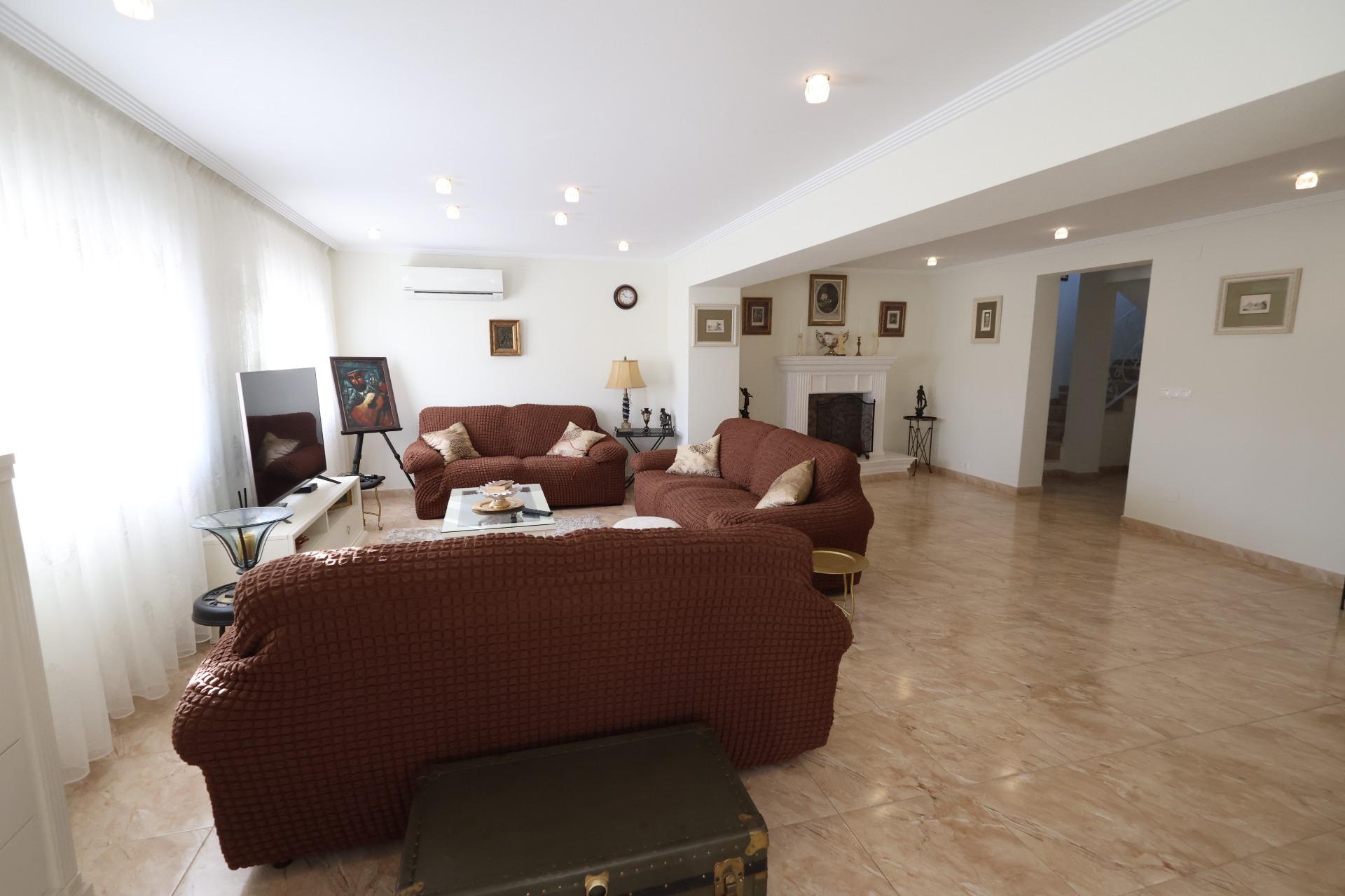 5 Bed, 3 Bath, HouseFor Sale, Torrevieja, Alicante