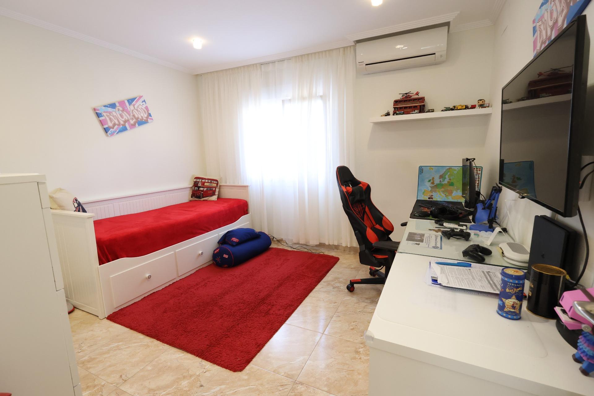 5 Bed, 3 Bath, HouseFor Sale, Torrevieja, Alicante