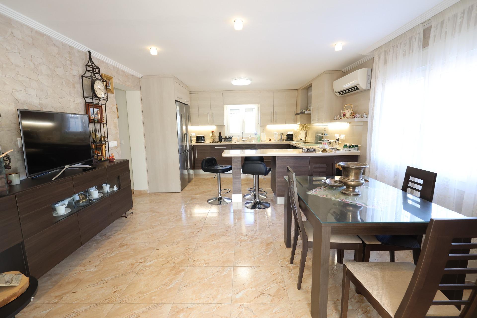 5 Bed, 3 Bath, HouseFor Sale, Torrevieja, Alicante