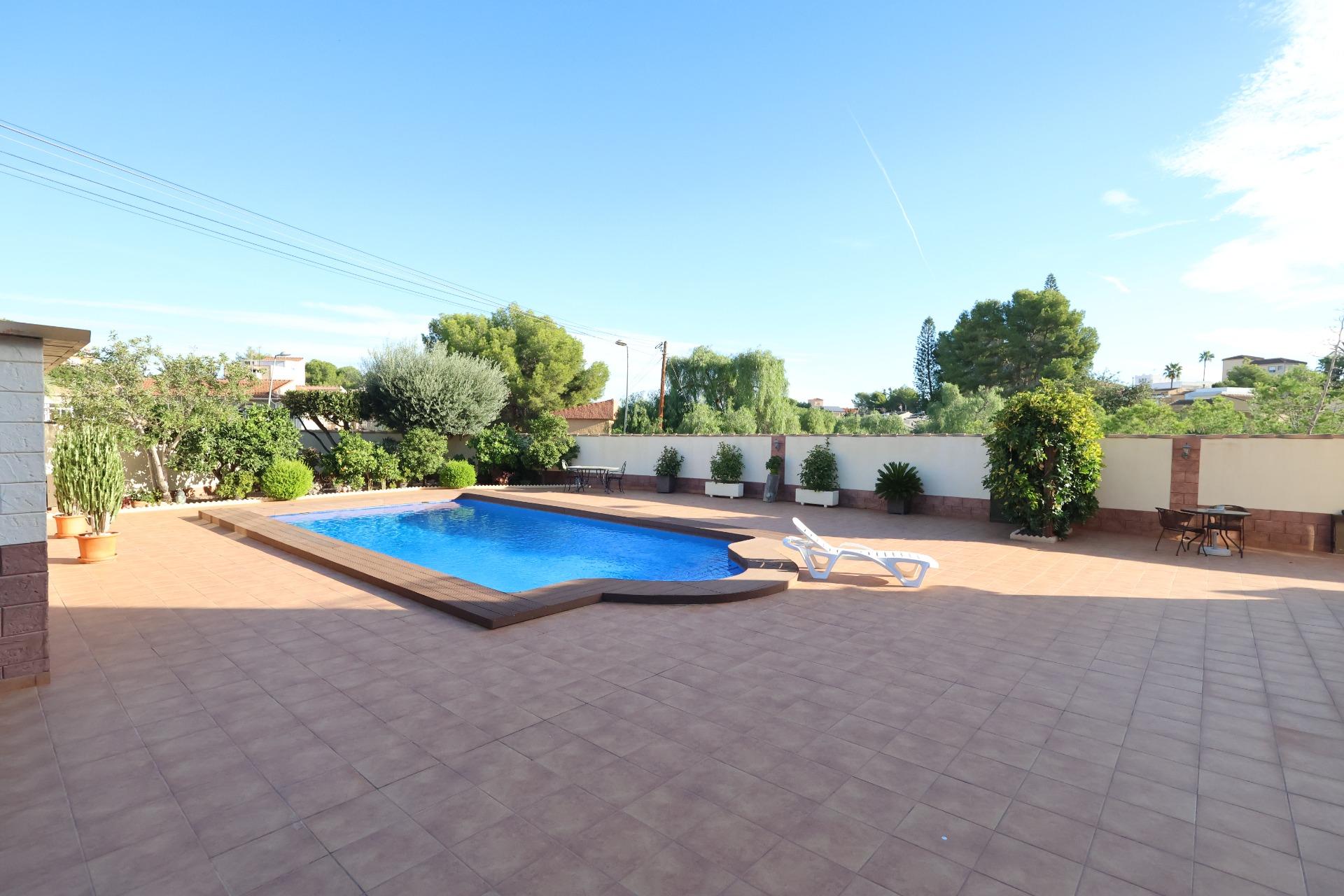5 Bed, 3 Bath, HouseFor Sale, Torrevieja, Alicante