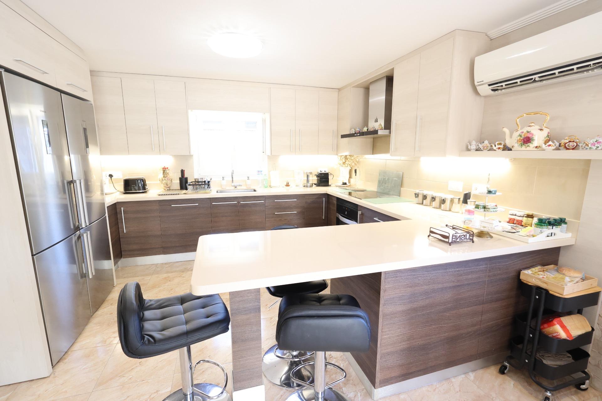 5 Bed, 3 Bath, HouseFor Sale, Torrevieja, Alicante