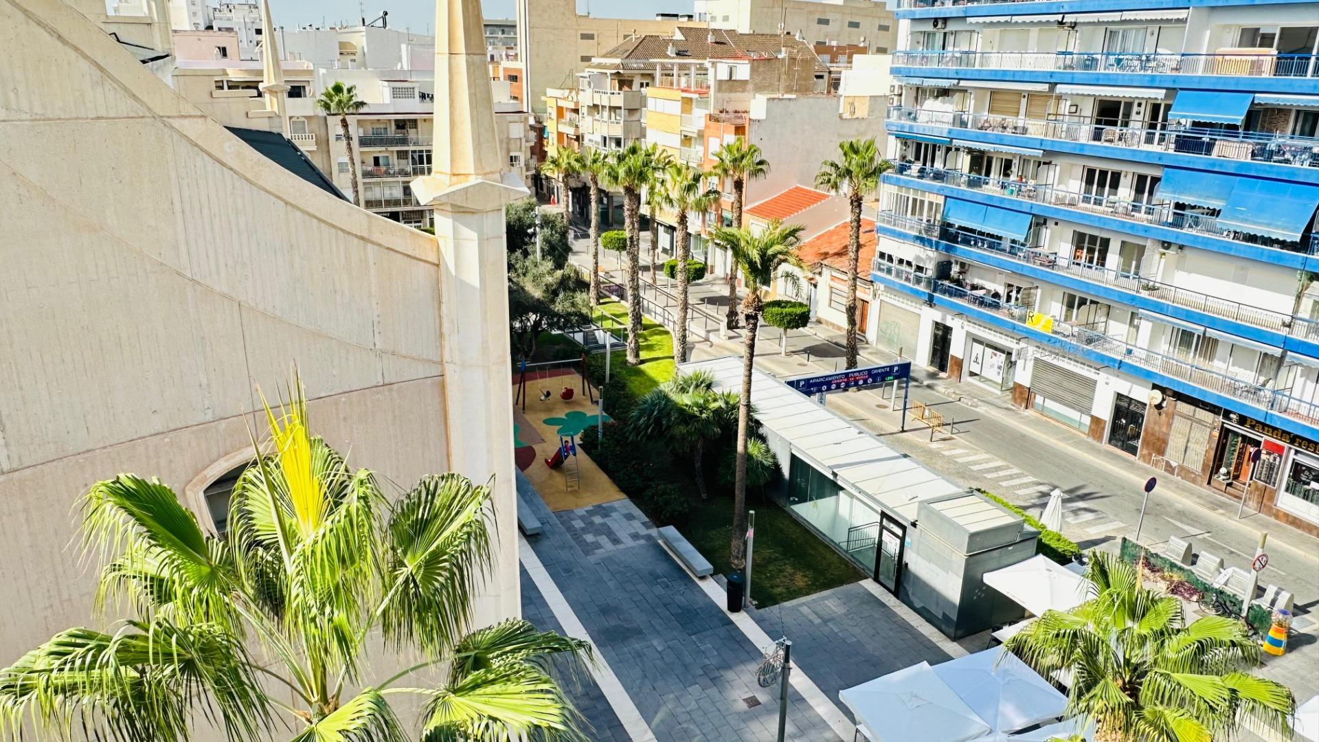 3 Bed, 2 Bath, ApartmentFor Sale, Torrevieja, Alicante