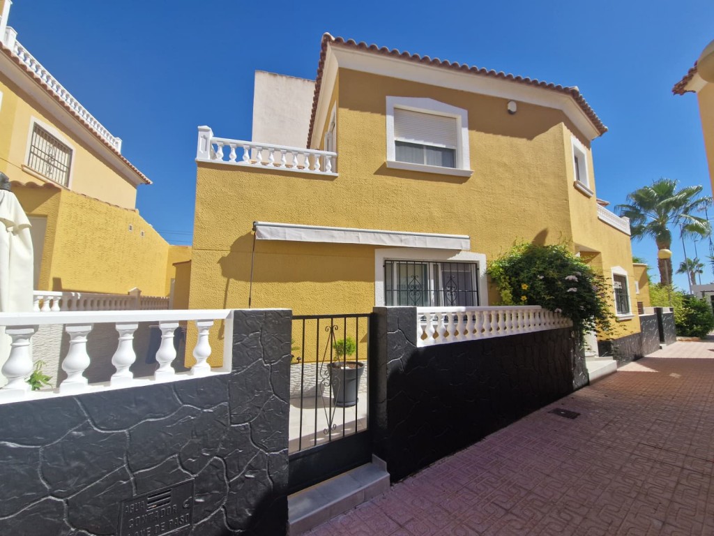 3 Bed, 2 Bath, ApartmentFor Sale, Playa Flamenca, Alicante