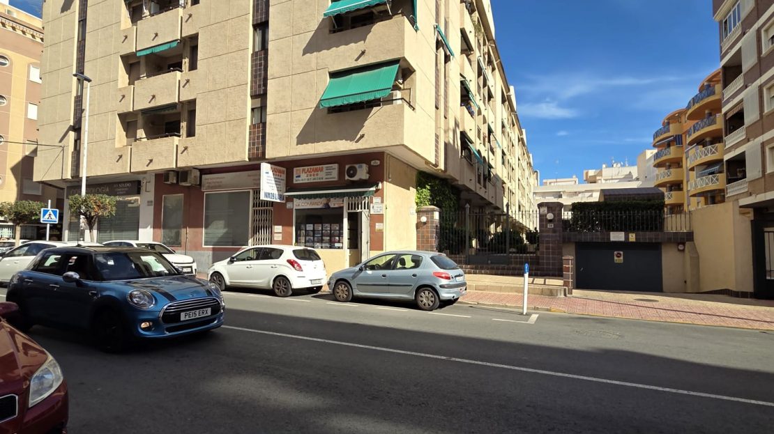 3 Bed, 2 Bath, ApartmentFor Sale, Torrevieja, Alicante