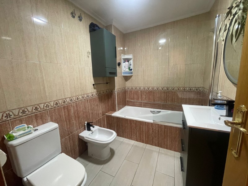 4 Bed, 2 Bath, ApartmentFor Sale, Torrevieja, Alicante