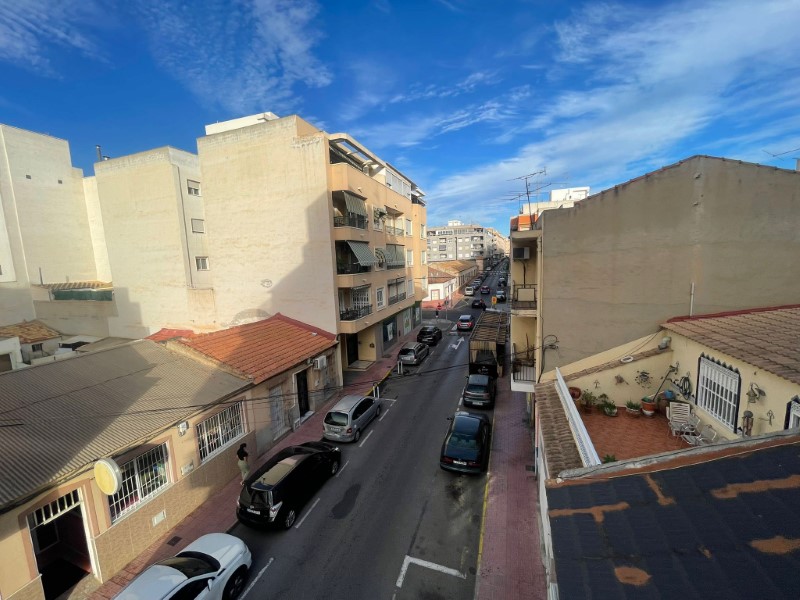 4 Bed, 2 Bath, ApartmentFor Sale, Torrevieja, Alicante