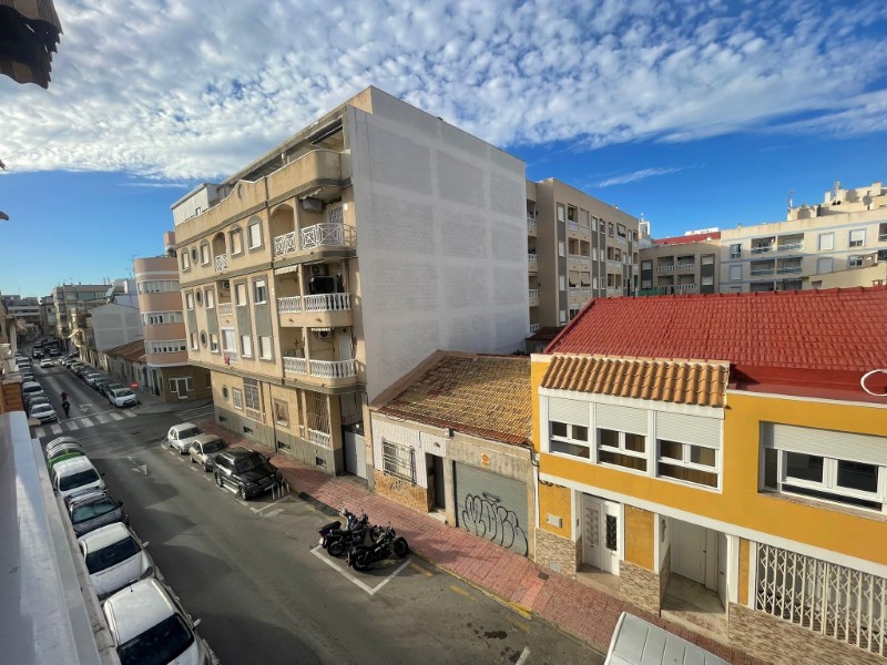 4 Bed, 2 Bath, ApartmentFor Sale, Torrevieja, Alicante