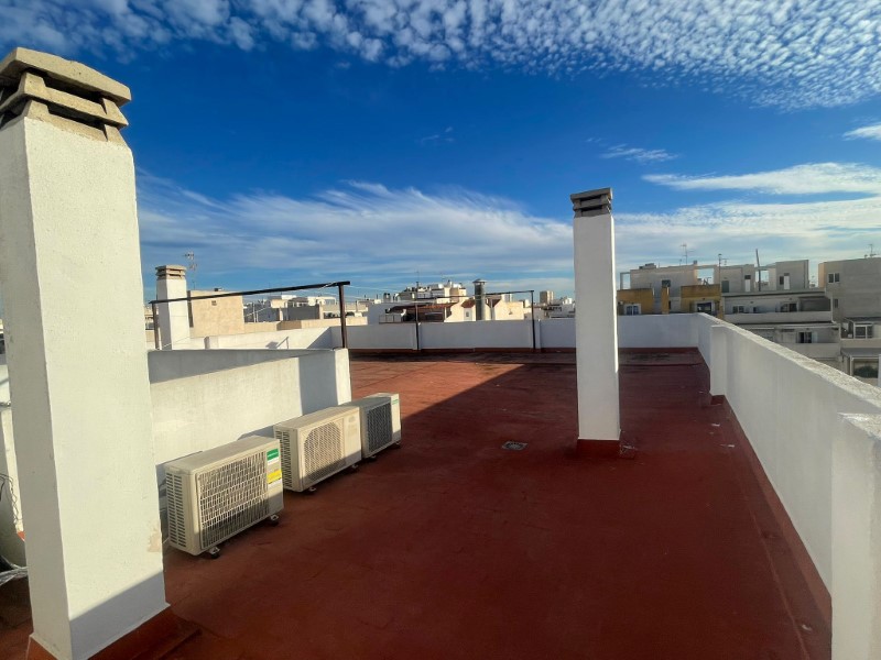 4 Bed, 2 Bath, ApartmentFor Sale, Torrevieja, Alicante