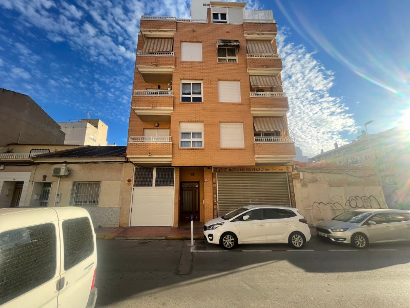 4 Bed, 2 Bath, ApartmentFor Sale, Torrevieja, Alicante