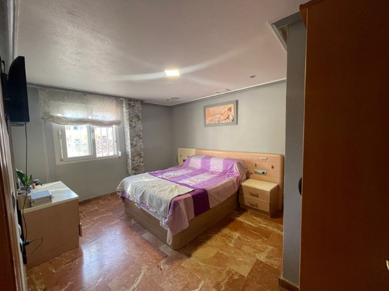 4 Bed, 2 Bath, ApartmentFor Sale, Torrevieja, Alicante