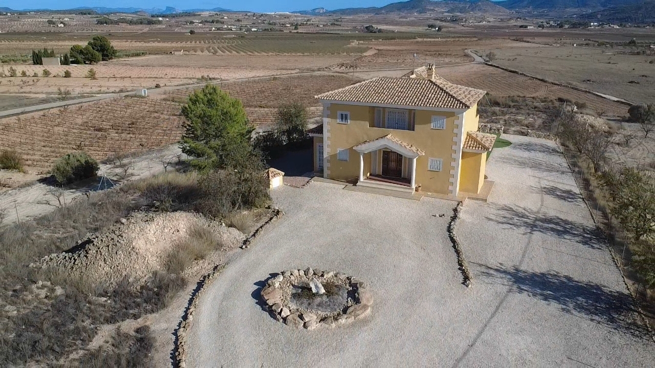 4 Bed, 3 Bath, HouseFor Sale, Pinoso, Alicante