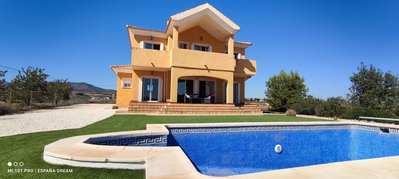 4 Bed, 3 Bath, HouseFor Sale, Pinoso, Alicante