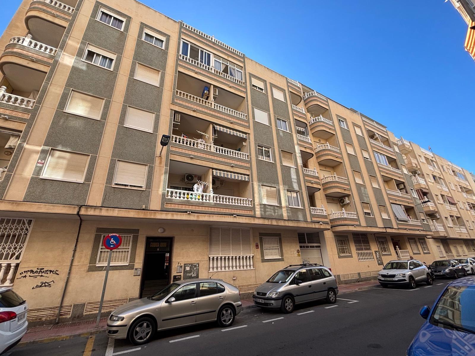 2 Bed, 1 Bath, ApartmentFor Sale, Torrevieja, Alicante