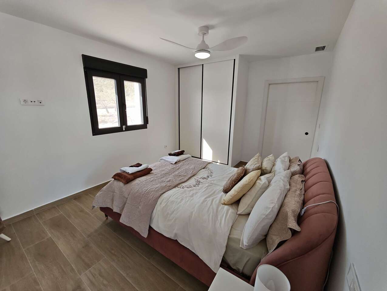 4 Bed, 3 Bath, HouseFor Sale, Pinoso, Alicante