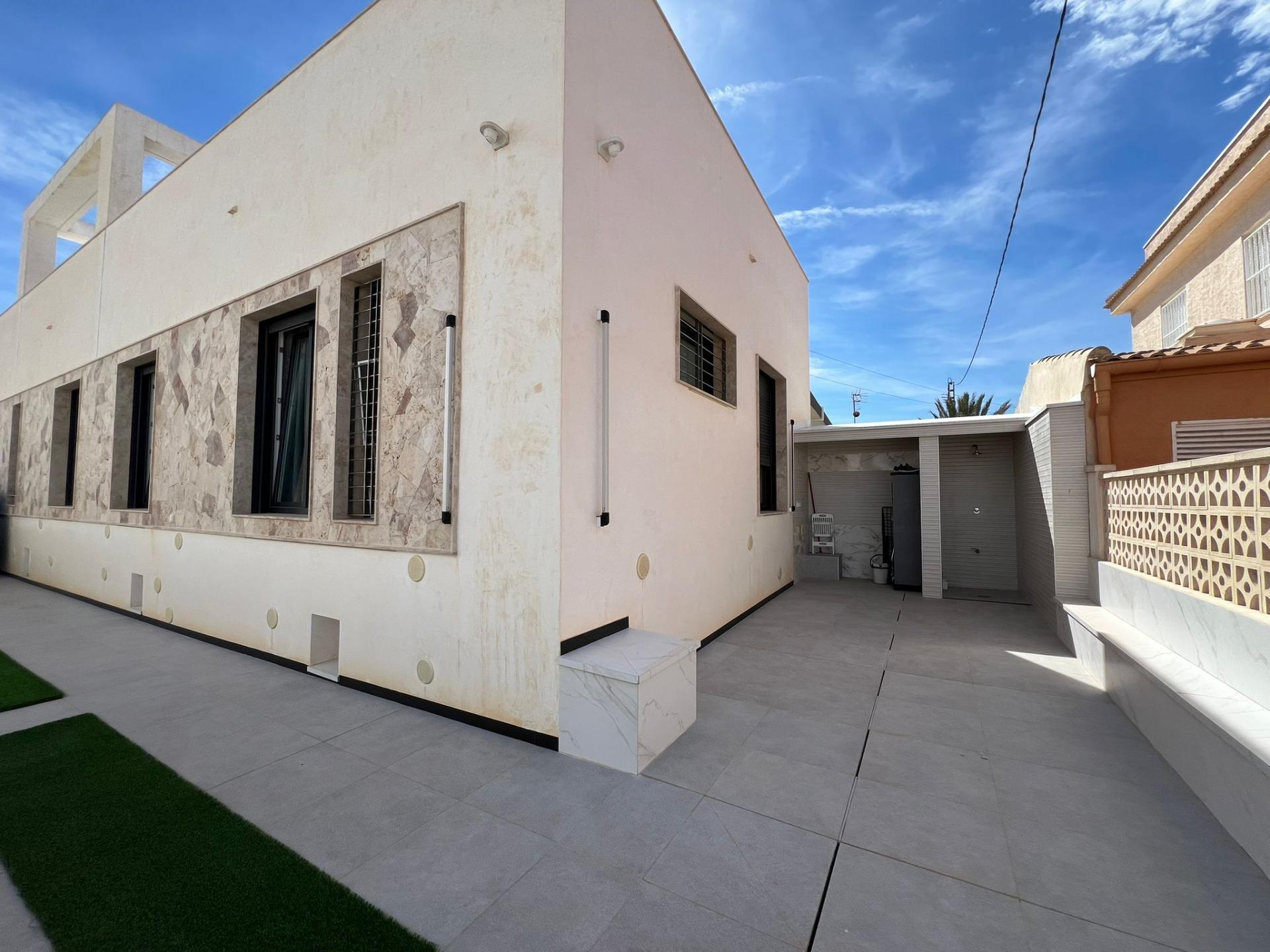 5 Bed, 4 Bath, HouseFor Sale, Torrevieja, Alicante