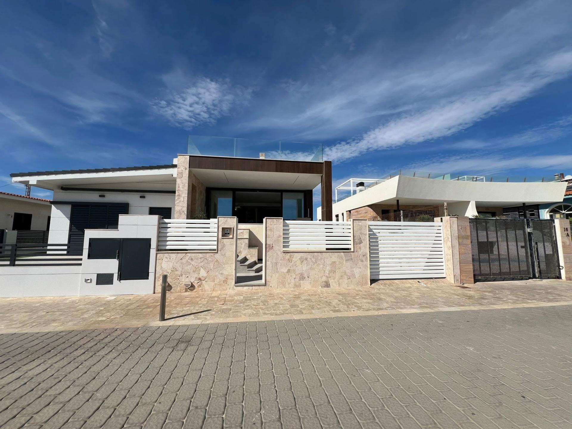 5 Bed, 4 Bath, HouseFor Sale, Torrevieja, Alicante