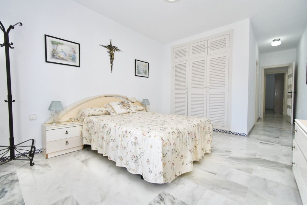 3 Bed, 2 Bath, ApartmentFor Sale, Fuengirola, Malaga