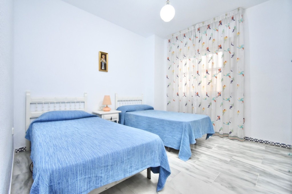 3 Bed, 2 Bath, ApartmentFor Sale, Fuengirola, Malaga