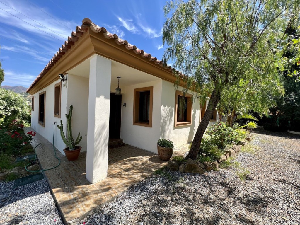 2 Bed, 1 Bath, HouseFor Sale, Estepona, Malaga