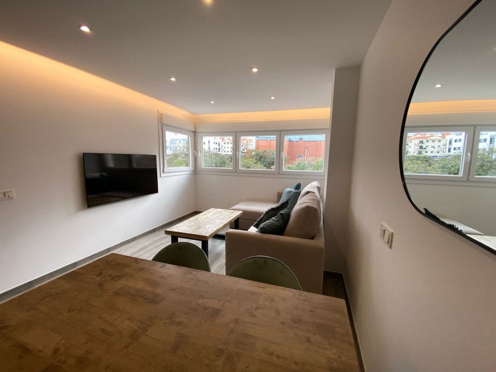 3 Bed, 1 Bath, ApartmentFor Sale, Estepona, Malaga