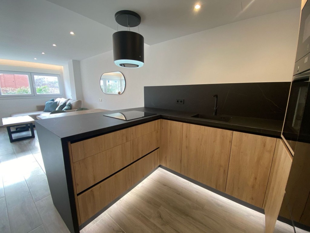 3 Bed, 1 Bath, ApartmentFor Sale, Estepona, Malaga