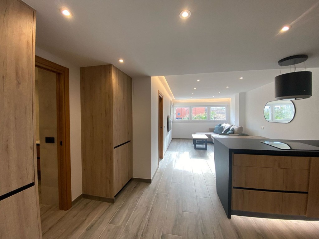 3 Bed, 1 Bath, ApartmentFor Sale, Estepona, Malaga