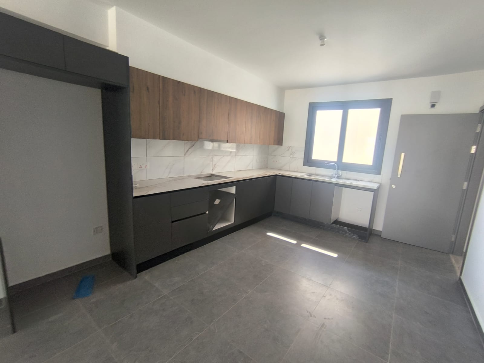 2 Bed, 2 Bath, ApartmentFor Sale, Larnaca, Larnaca