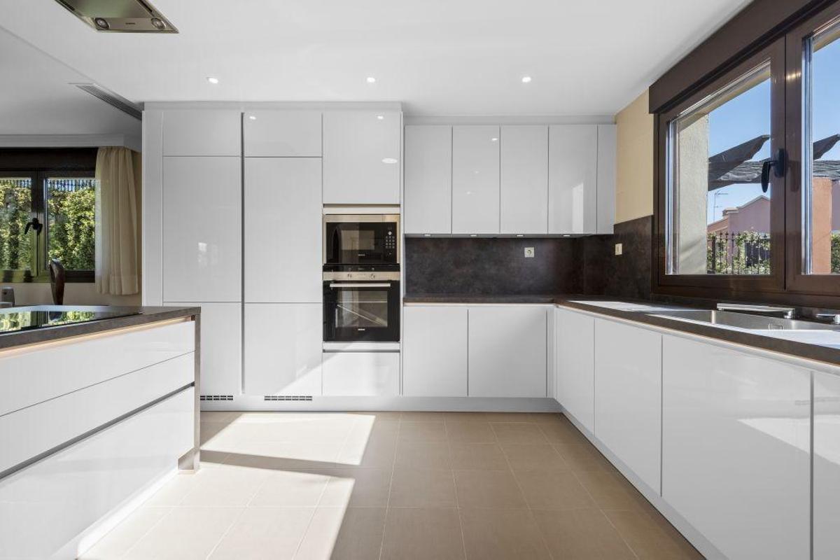 3 Bed, 3 Bath, HouseFor Sale, Estepona, Costa del Sol