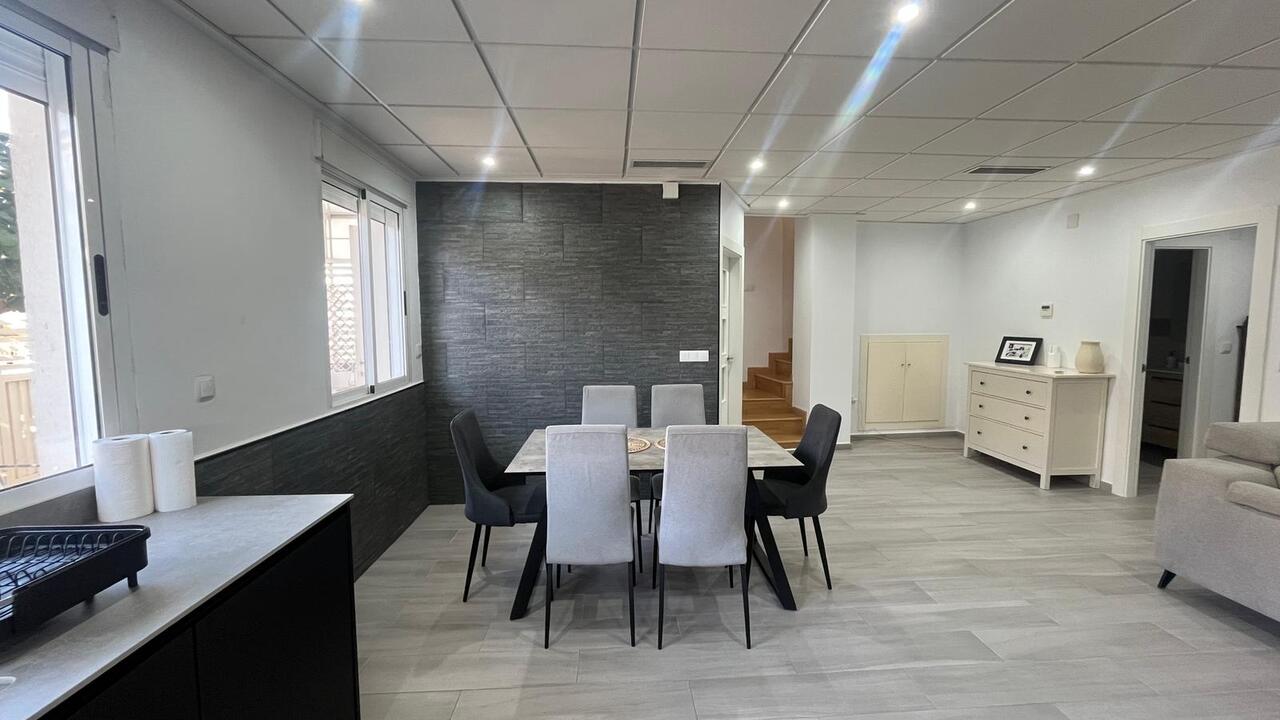 5 Bed, 2 Bath, HouseFor Sale, Algorfa, Alicante