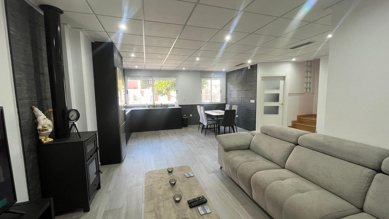 5 Bed, 2 Bath, HouseFor Sale, Algorfa, Alicante