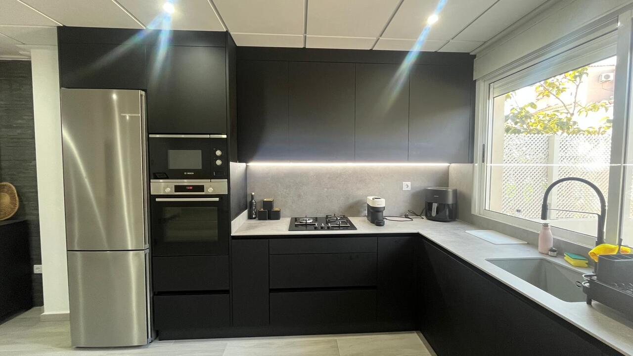 5 Bed, 2 Bath, HouseFor Sale, Algorfa, Alicante