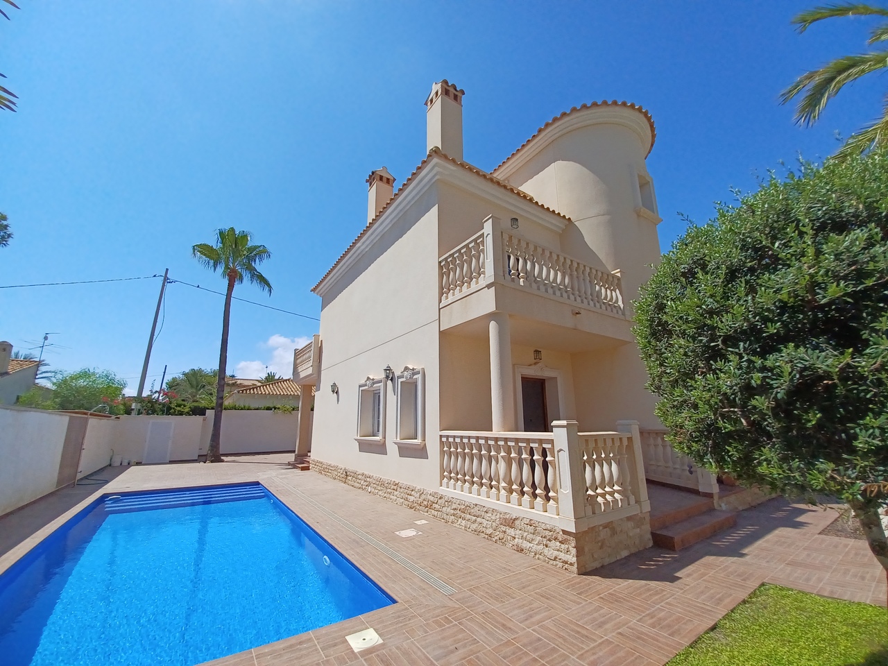 4 Bed, 4 Bath, HouseFor Sale, Cabo Roig, Alicante