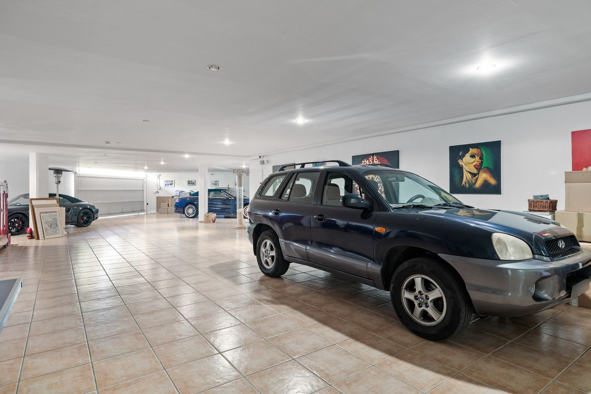 6 Bed, 6 Bath, HouseFor Sale, Nueva Andalucia, Malaga