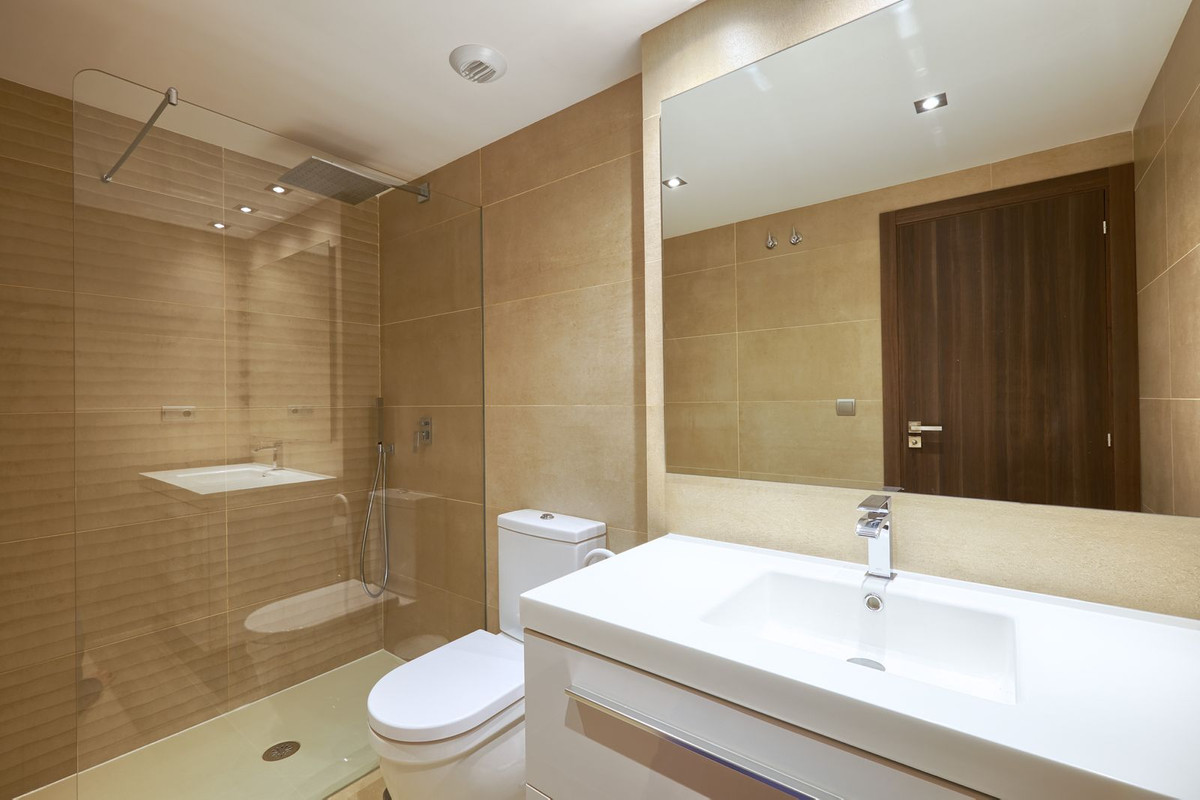 3 Bed, 2 Bath, ApartmentFor Sale, San Pedro de Alcantara, Malaga