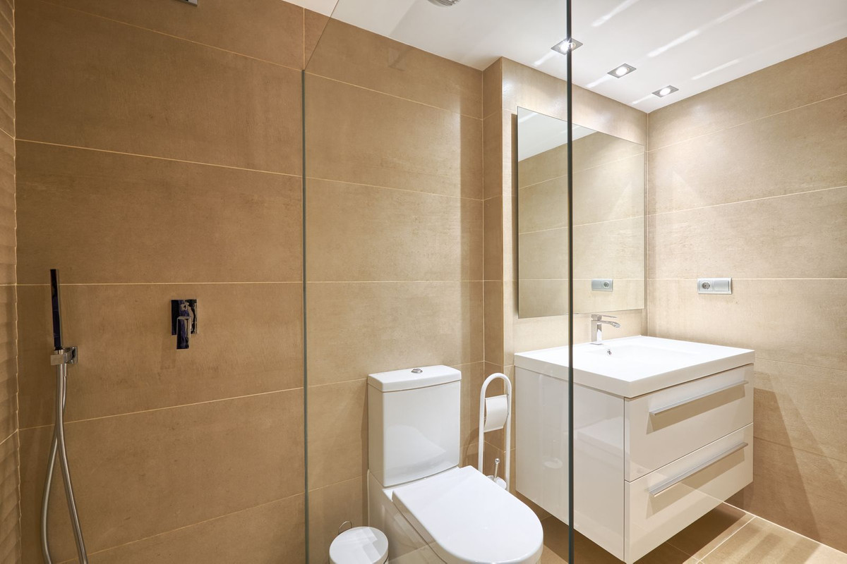 3 Bed, 2 Bath, ApartmentFor Sale, San Pedro de Alcantara, Malaga